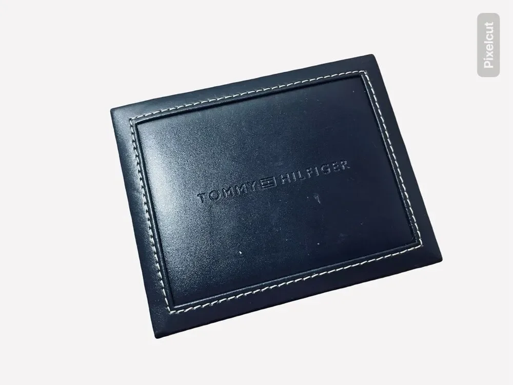 Tommy Hilfiger Men’s Passcase Wallet NWT